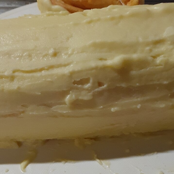 桃とチーズのホワイトチョコロールケーキ